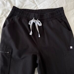 Figs yola 1.0 high waisted black scrub pants size small;